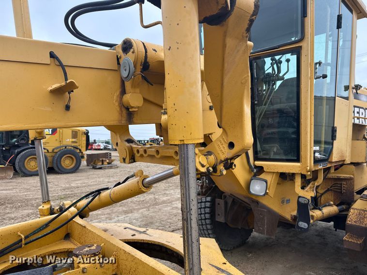 image for item EL0085 2000 John Deere 770CH motor grader