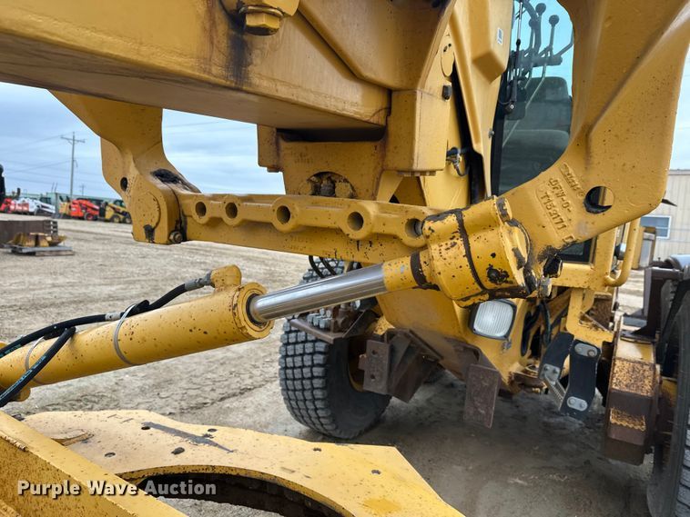 image for item EL0085 2000 John Deere 770CH motor grader