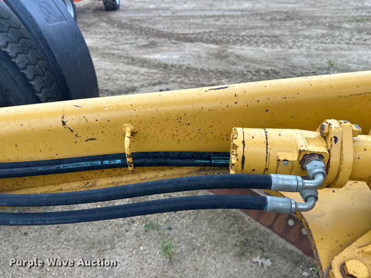 image for item EL0085 2000 John Deere 770CH motor grader