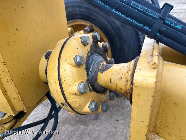 image for item EL0085 2000 John Deere 770CH motor grader