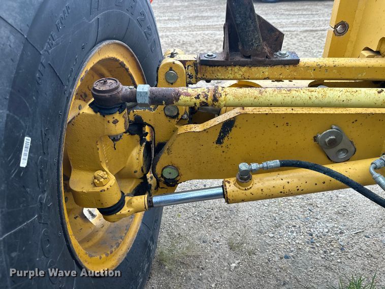 image for item EL0085 2000 John Deere 770CH motor grader