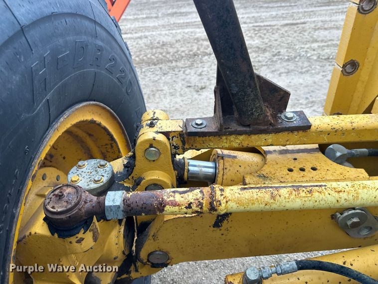 image for item EL0085 2000 John Deere 770CH motor grader