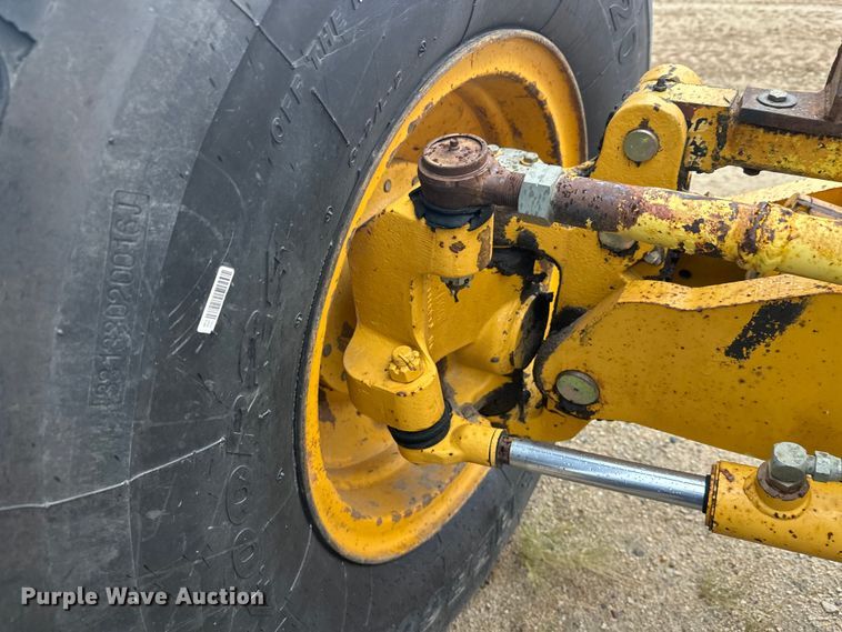 image for item EL0085 2000 John Deere 770CH motor grader