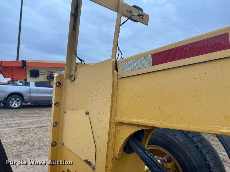 image for item EL0085 2000 John Deere 770CH motor grader