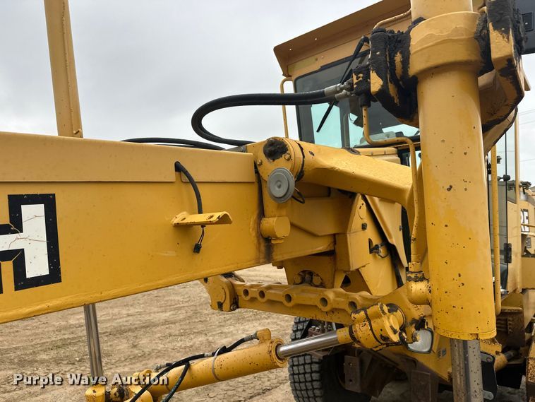 image for item EL0085 2000 John Deere 770CH motor grader