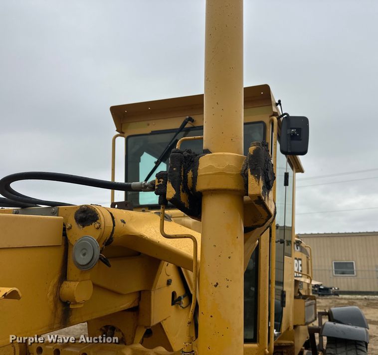 image for item EL0085 2000 John Deere 770CH motor grader