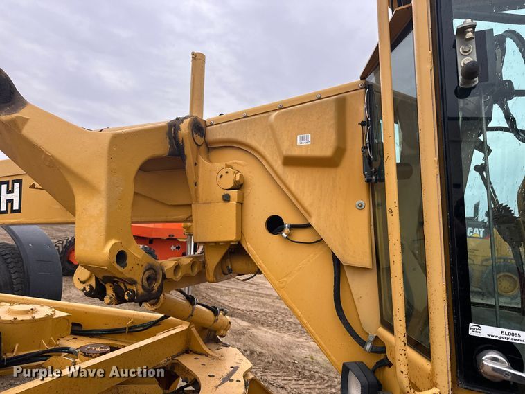 image for item EL0085 2000 John Deere 770CH motor grader