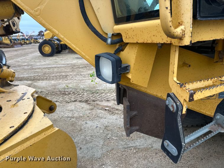 image for item EL0085 2000 John Deere 770CH motor grader