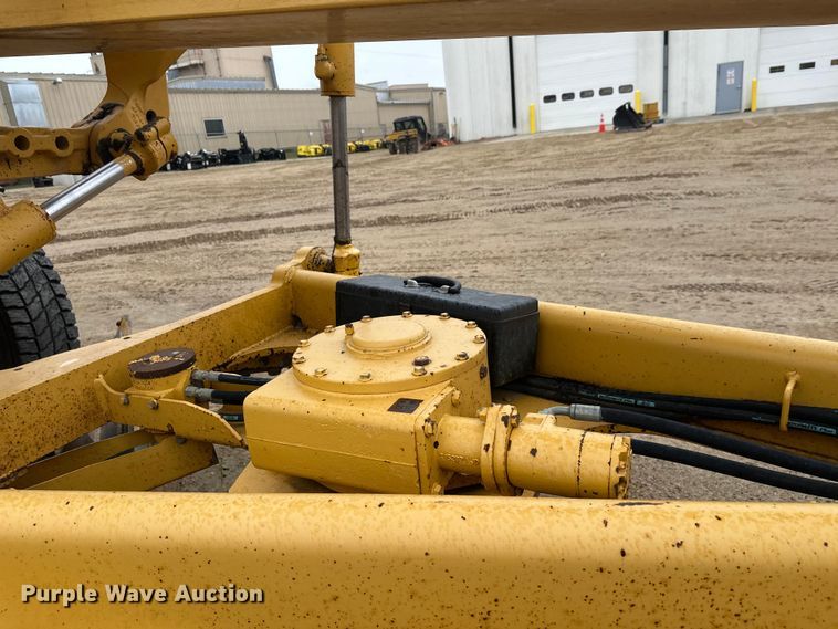 image for item EL0085 2000 John Deere 770CH motor grader