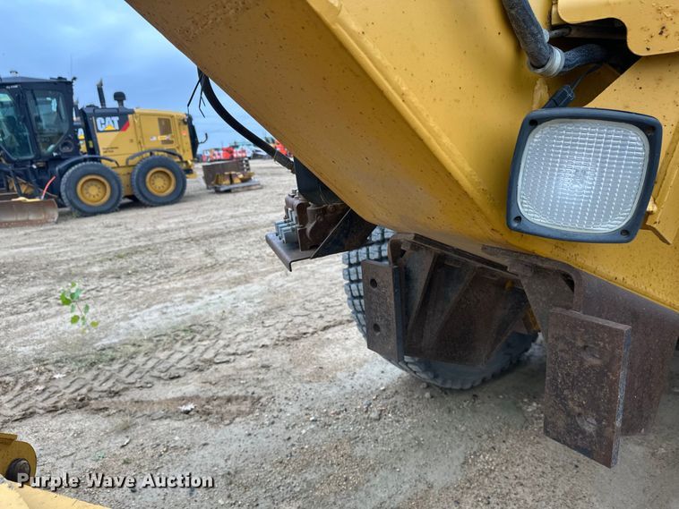 image for item EL0085 2000 John Deere 770CH motor grader