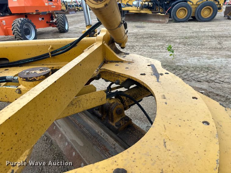 image for item EL0085 2000 John Deere 770CH motor grader