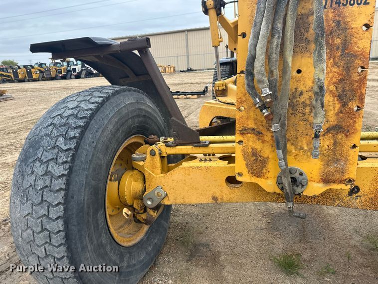 image for item EL0085 2000 John Deere 770CH motor grader