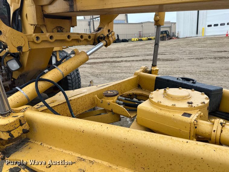 image for item EL0085 2000 John Deere 770CH motor grader