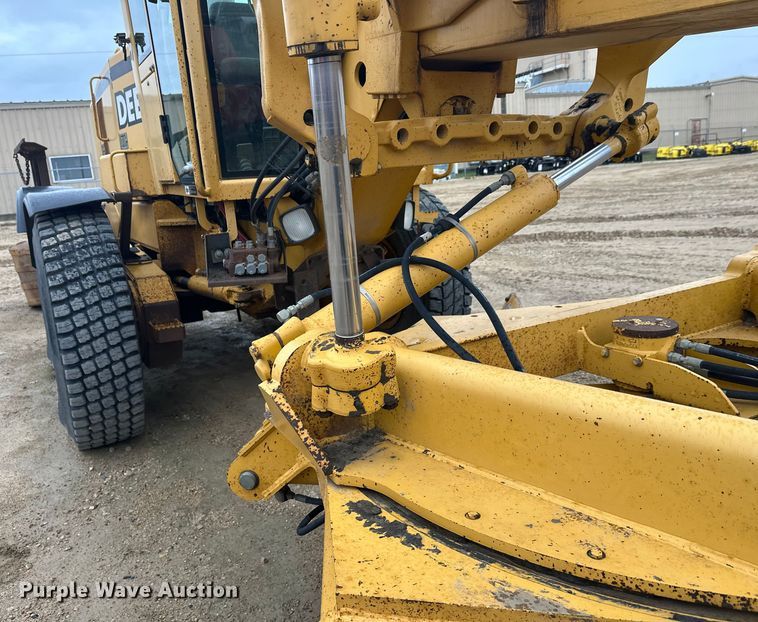 image for item EL0085 2000 John Deere 770CH motor grader