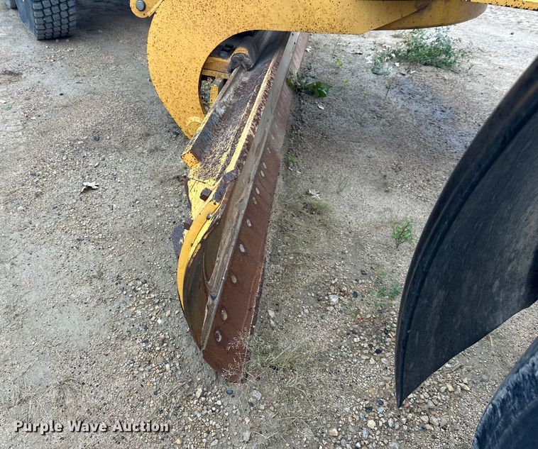 image for item EL0085 2000 John Deere 770CH motor grader