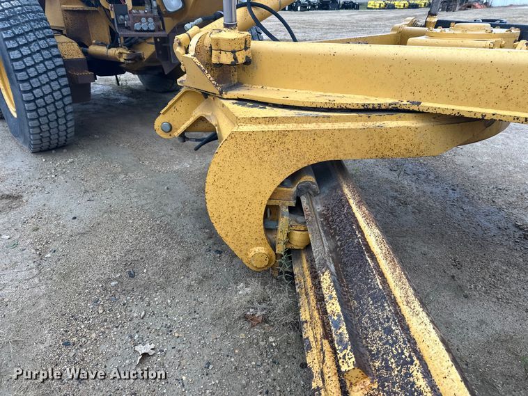 image for item EL0085 2000 John Deere 770CH motor grader