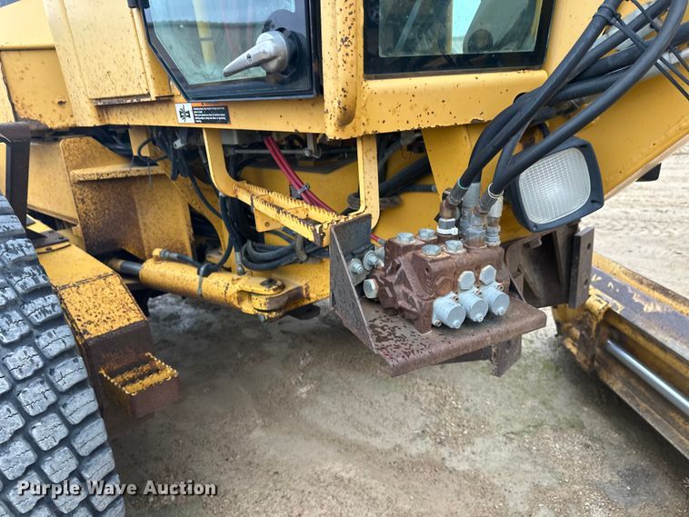 image for item EL0085 2000 John Deere 770CH motor grader