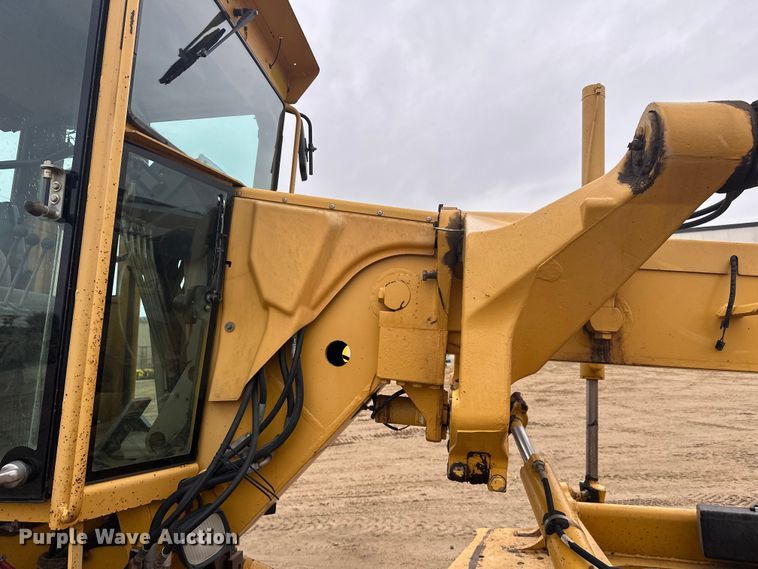 image for item EL0085 2000 John Deere 770CH motor grader