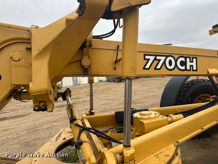 image for item EL0085 2000 John Deere 770CH motor grader