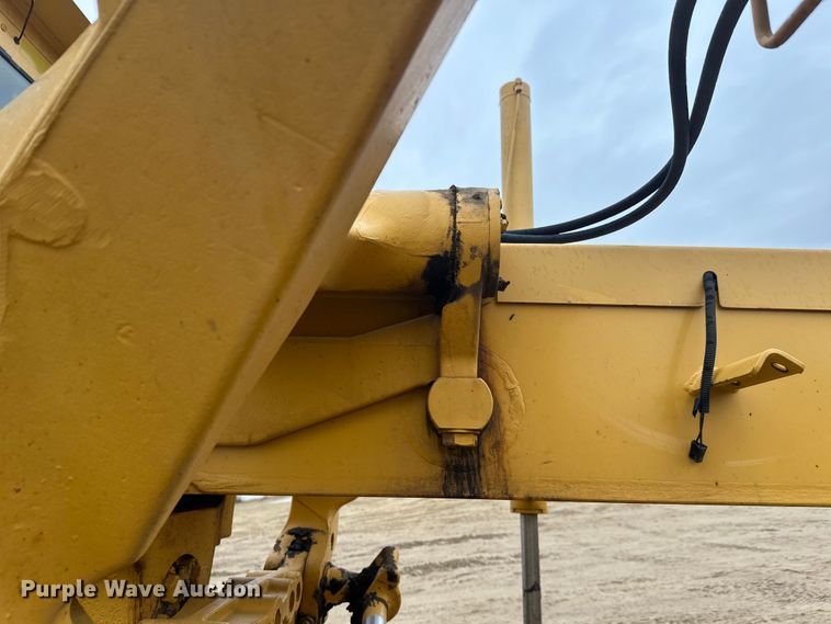 image for item EL0085 2000 John Deere 770CH motor grader