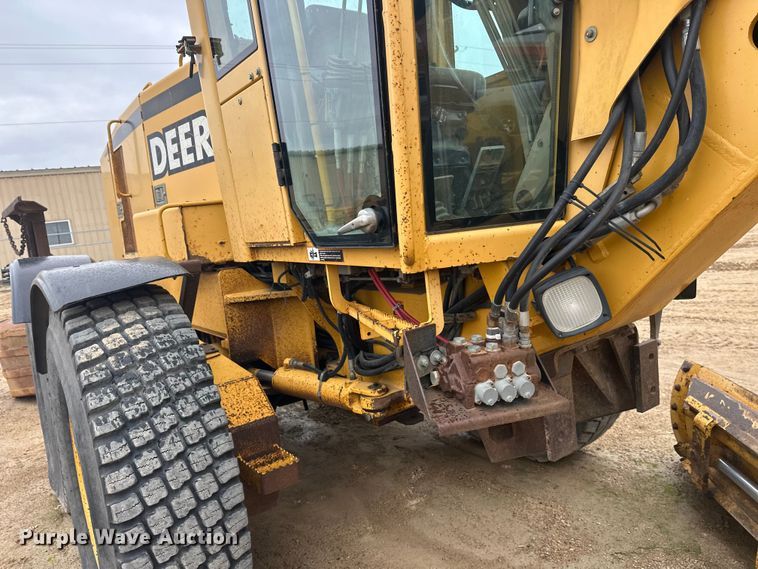 image for item EL0085 2000 John Deere 770CH motor grader