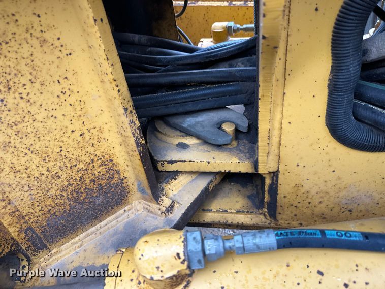 image for item EL0085 2000 John Deere 770CH motor grader