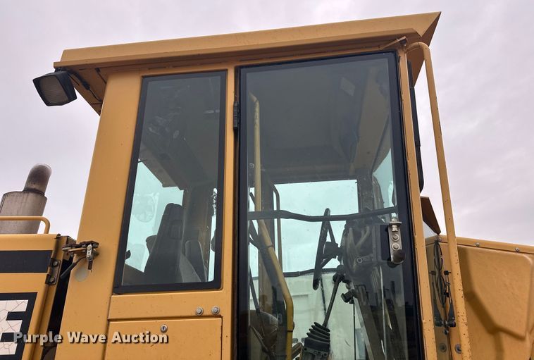 image for item EL0085 2000 John Deere 770CH motor grader