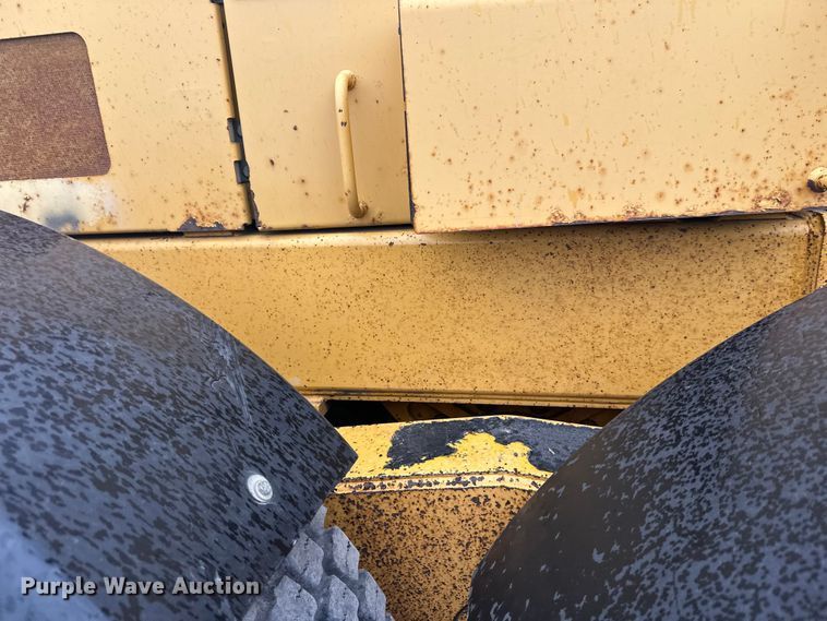 image for item EL0085 2000 John Deere 770CH motor grader