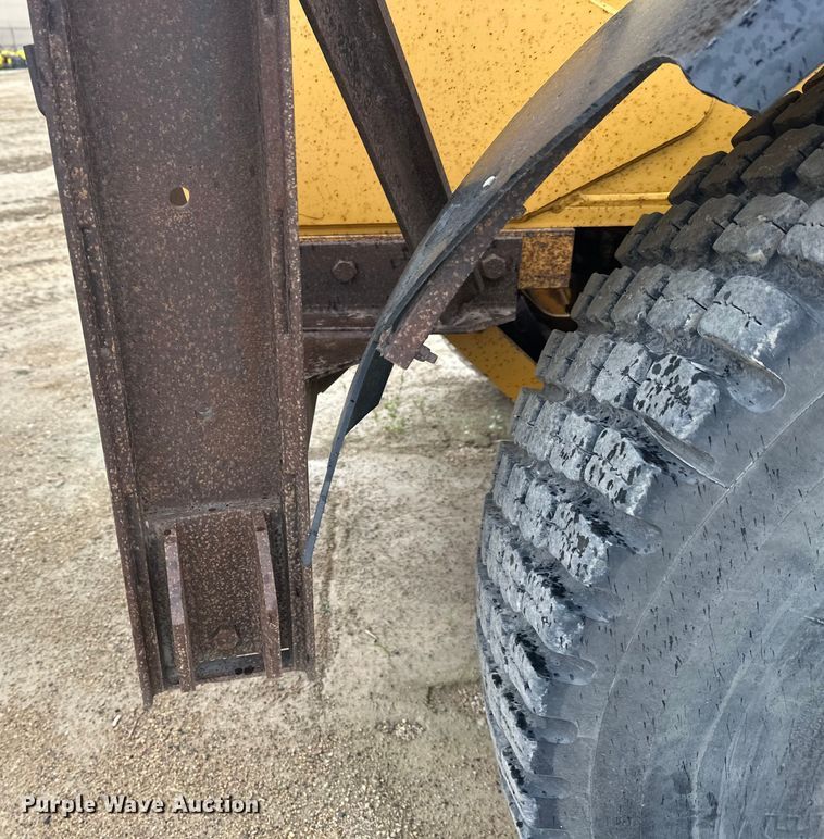 image for item EL0085 2000 John Deere 770CH motor grader