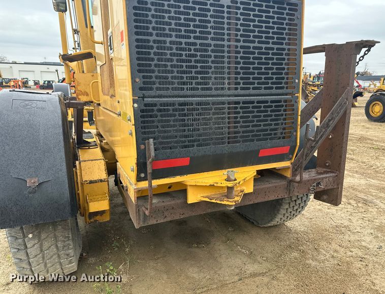 image for item EL0085 2000 John Deere 770CH motor grader