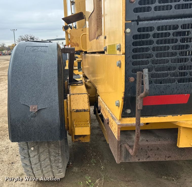 image for item EL0085 2000 John Deere 770CH motor grader