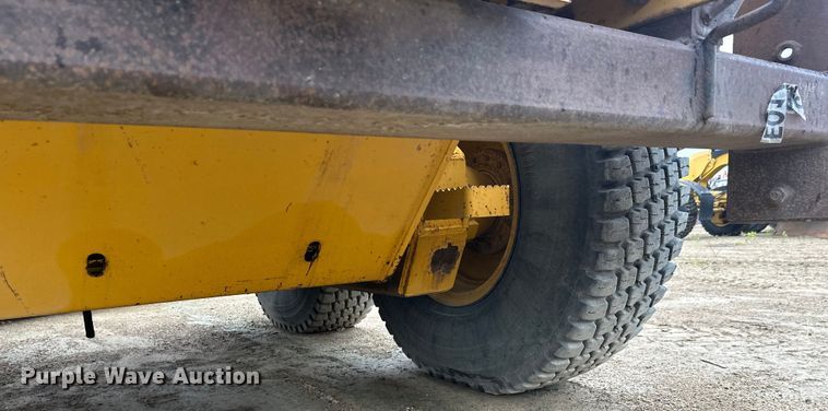 image for item EL0085 2000 John Deere 770CH motor grader