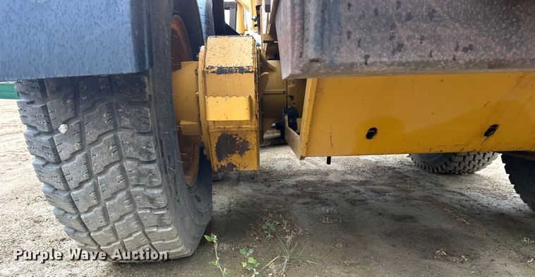 image for item EL0085 2000 John Deere 770CH motor grader