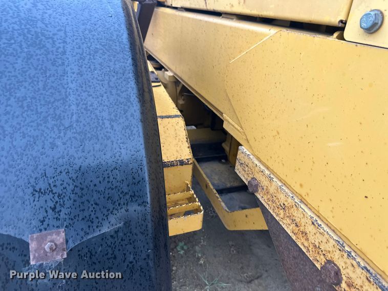 image for item EL0085 2000 John Deere 770CH motor grader