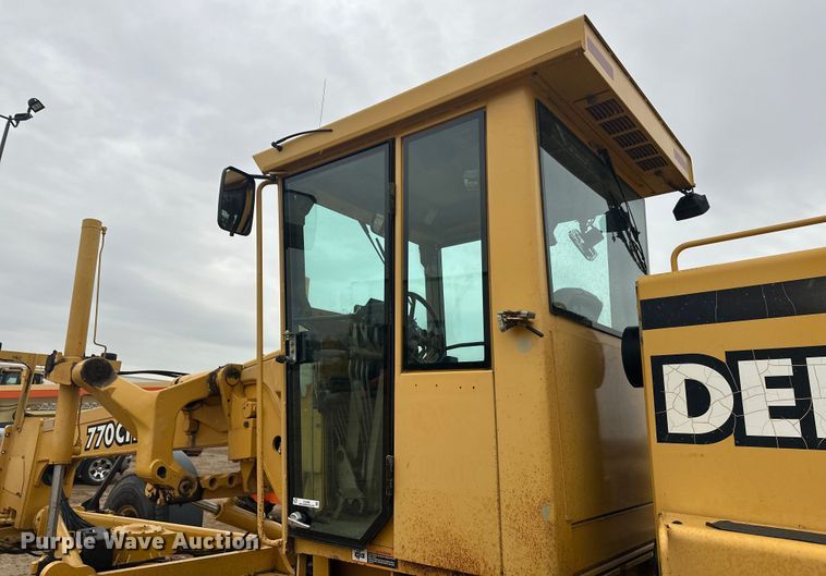 image for item EL0085 2000 John Deere 770CH motor grader