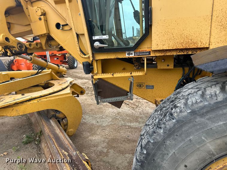 image for item EL0085 2000 John Deere 770CH motor grader