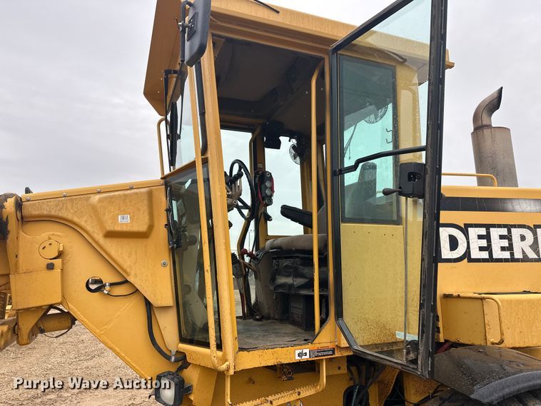 image for item EL0085 2000 John Deere 770CH motor grader