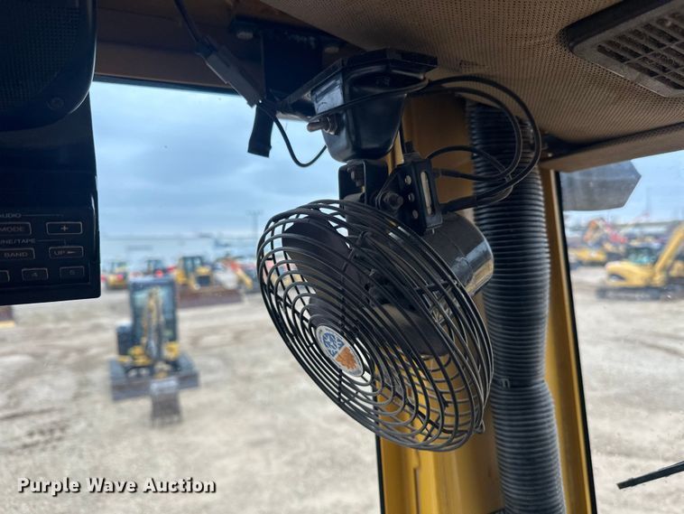 image for item EL0085 2000 John Deere 770CH motor grader