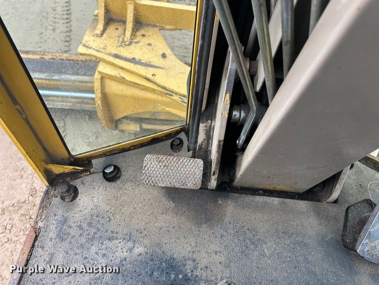 image for item EL0085 2000 John Deere 770CH motor grader