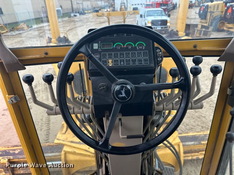 image for item EL0085 2000 John Deere 770CH motor grader