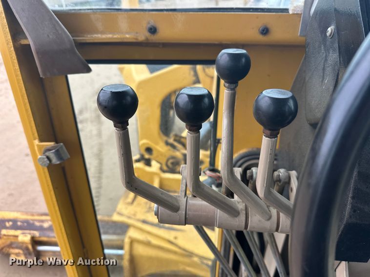 image for item EL0085 2000 John Deere 770CH motor grader