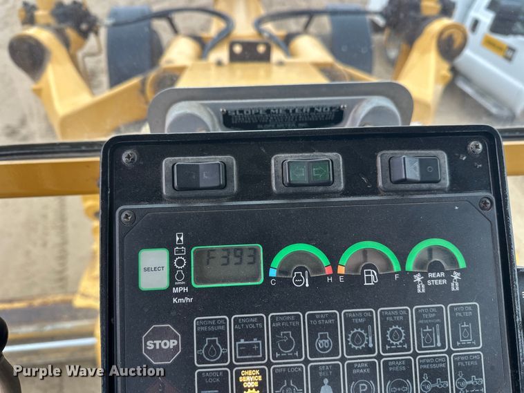 image for item EL0085 2000 John Deere 770CH motor grader