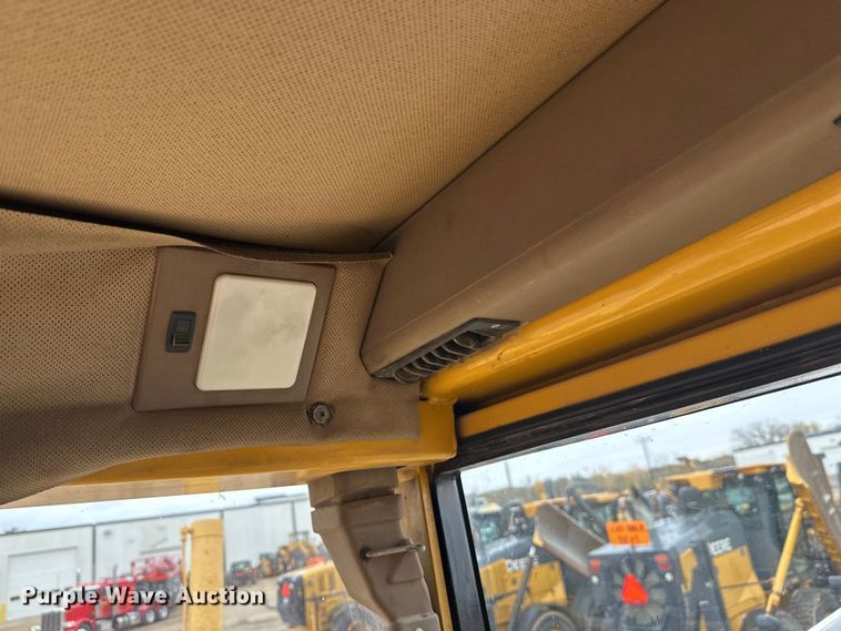 image for item EL0085 2000 John Deere 770CH motor grader