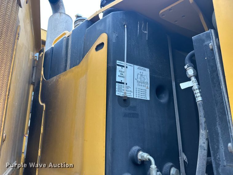 image for item EL0085 2000 John Deere 770CH motor grader