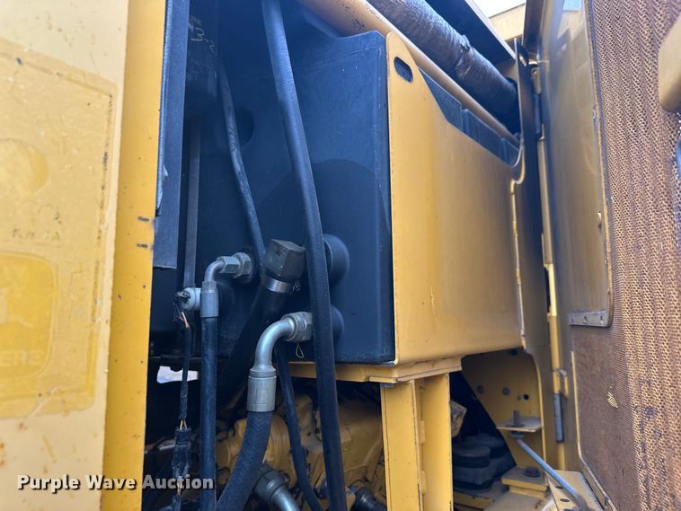 image for item EL0085 2000 John Deere 770CH motor grader