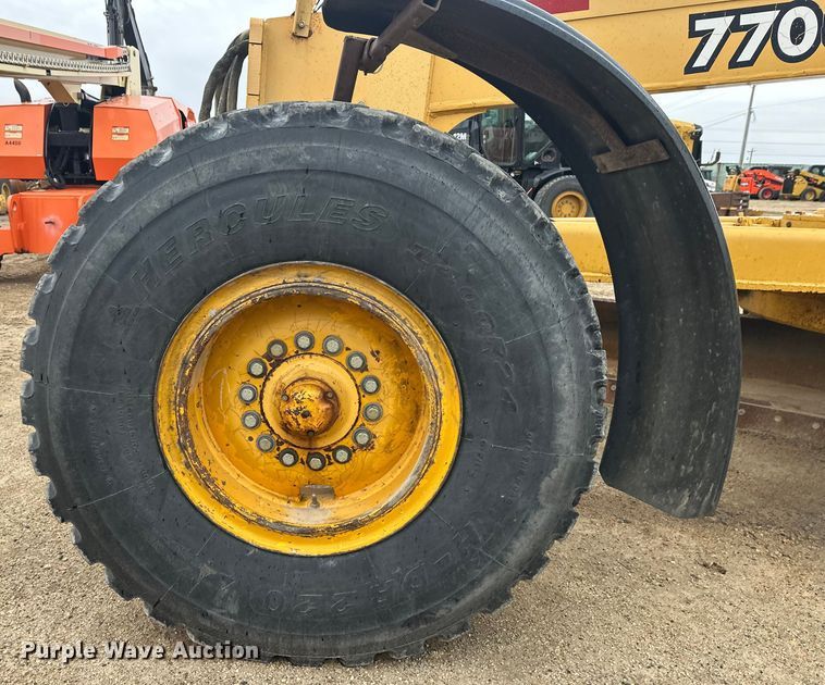 image for item EL0085 2000 John Deere 770CH motor grader