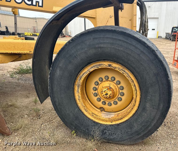 image for item EL0085 2000 John Deere 770CH motor grader