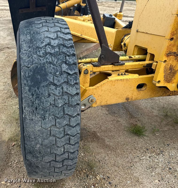 image for item EL0085 2000 John Deere 770CH motor grader