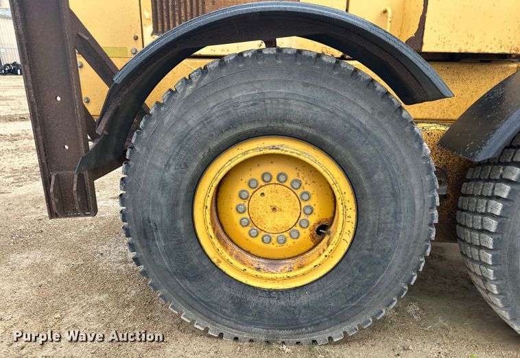 image for item EL0085 2000 John Deere 770CH motor grader