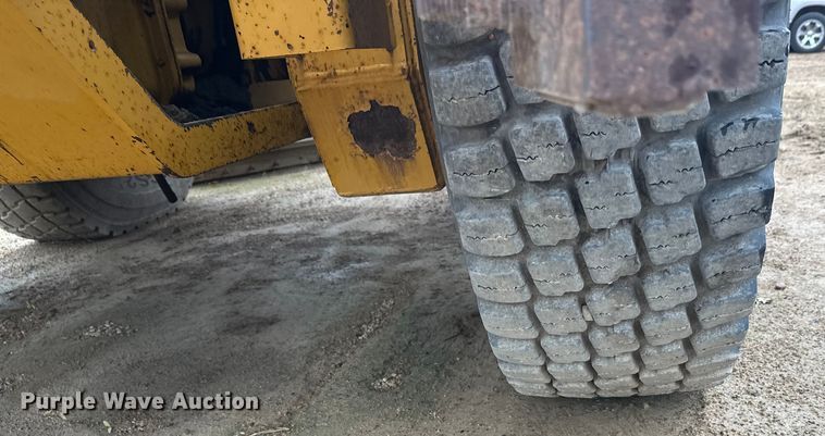 image for item EL0085 2000 John Deere 770CH motor grader